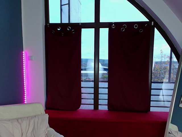 GlowingBlondie live cam on BongaCams