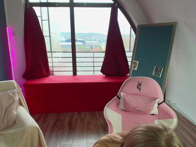 GlowingBlondie, en directo ahora en BongaCams