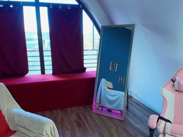 GlowingBlondie live cam on BongaCams