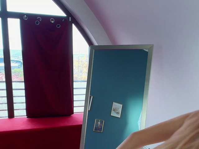 GlowingBlondie live cam on BongaCams