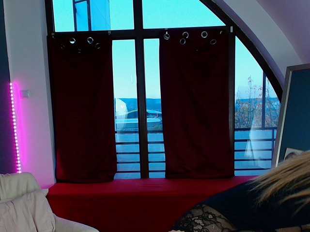 GlowingBlondie, en directo ahora en BongaCams