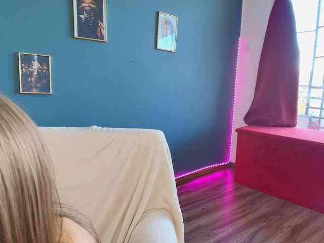 GlowingBlondie