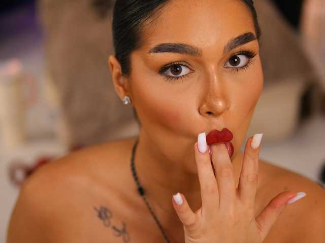 KaiaSilk live cam on BongaCams