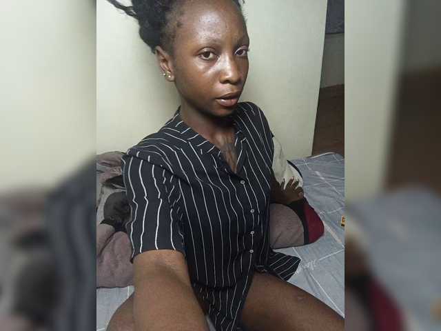 le modèle Squirty001 est en webcam porno dans un show sur le site bongacams, il possède les tags suivants: Ebony,Brunette,Shaved