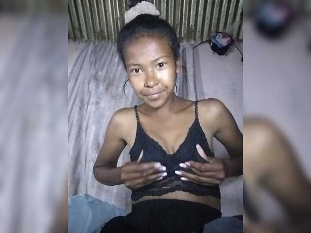 Priscahot live cam preview