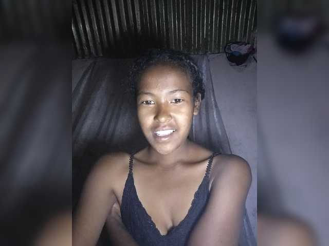 Priscahot live cam preview