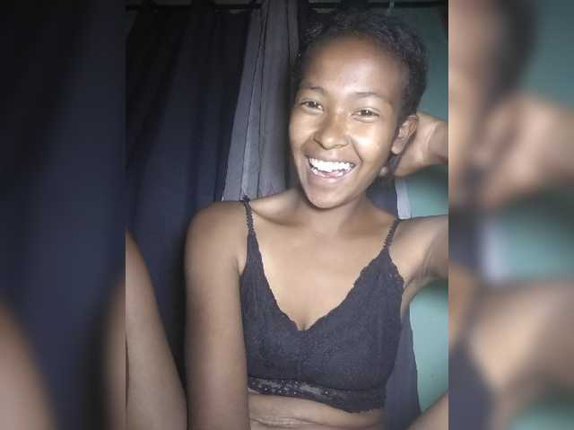 Priscahot live cam on BongaCams