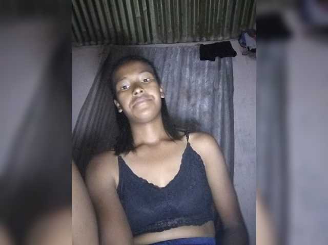 Priscahot live cam preview