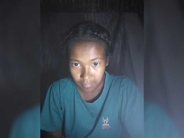Priscahot live cam preview