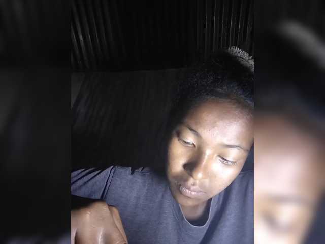 Priscahot live cam preview