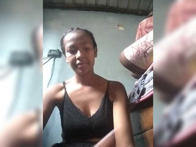Priscahot live cam preview