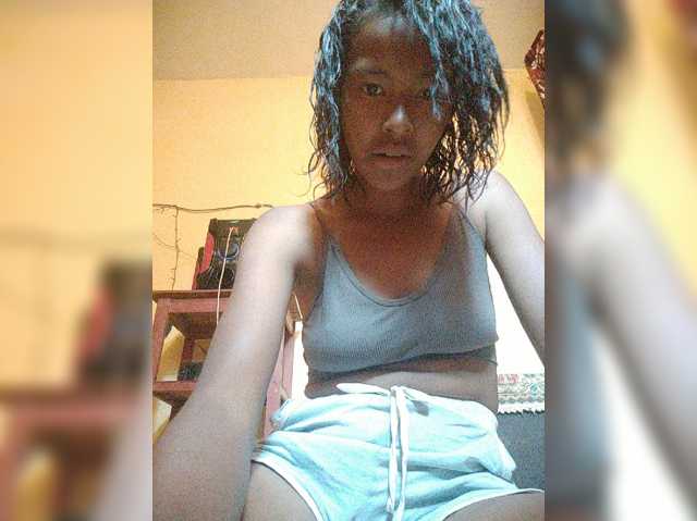 Priscahot live cam on BongaCams