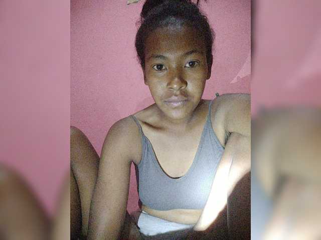 Priscahot live cam on BongaCams