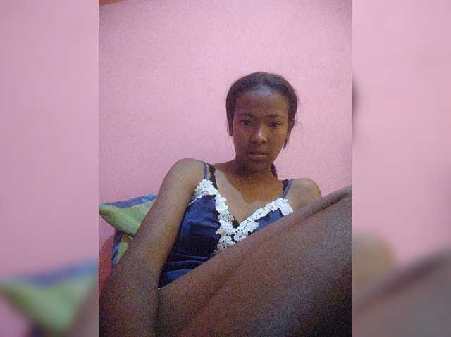 Priscahot live cam on BongaCams