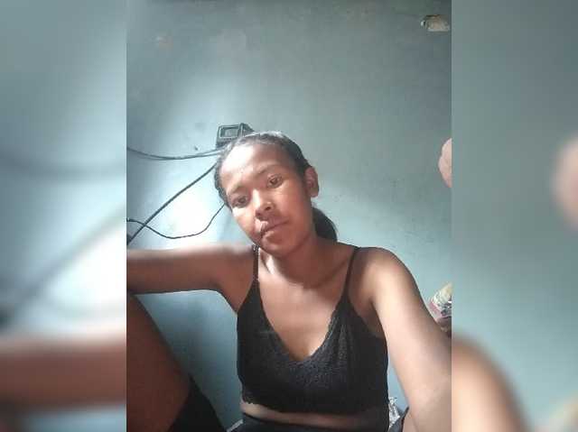 Priscahot live cam preview