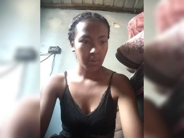 Priscahot live cam preview