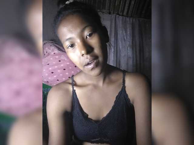 Priscahot live cam preview