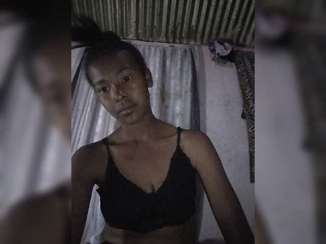 Priscahot live cam preview