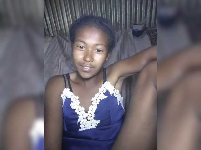 Priscahot live cam preview