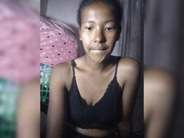 Priscahot live cam preview