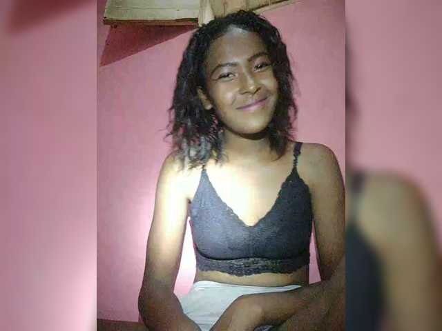 Priscahot live cam on BongaCams