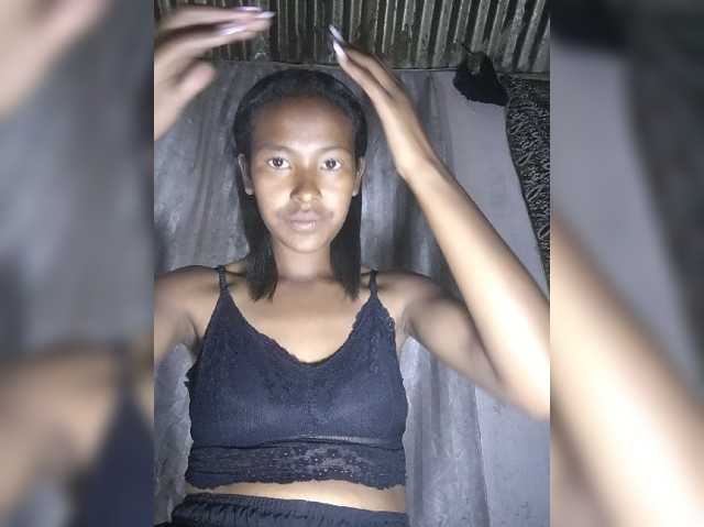Priscahot live cam preview