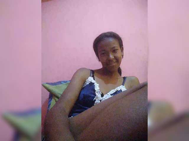 Priscahot live cam on BongaCams