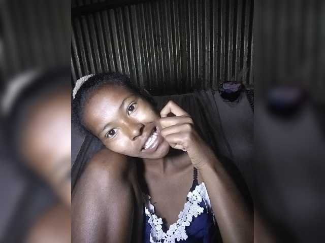 Priscahot live cam on BongaCams