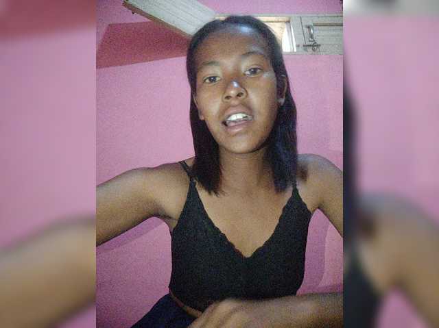 Priscahot live cam on BongaCams