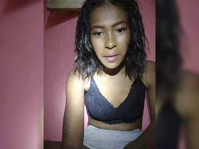Priscahot live cam on BongaCams