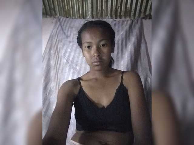 Priscahot live cam preview