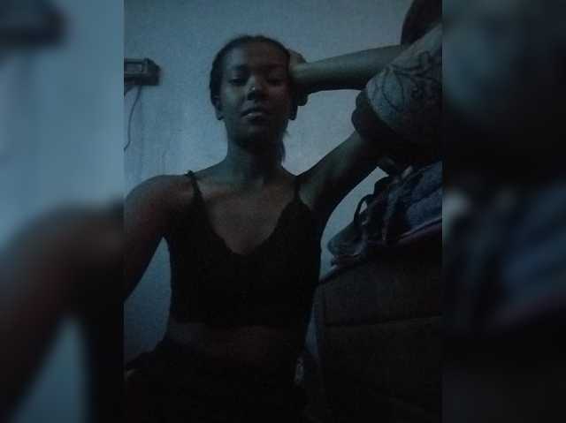 Priscahot live cam preview