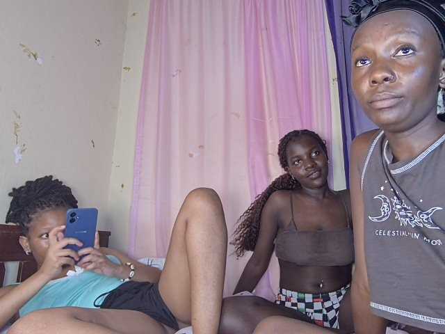 TippiH live cam preview