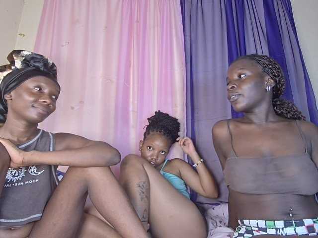 TippiH live cam preview