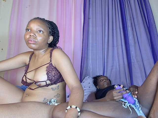 le modèle TippiH est en webcam porno dans un show sur le site bongacams, il possède les tags suivants: Ebony,Brunette,Trimmed