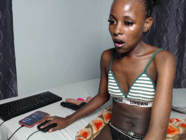 Kikkysue live cam on BongaCams