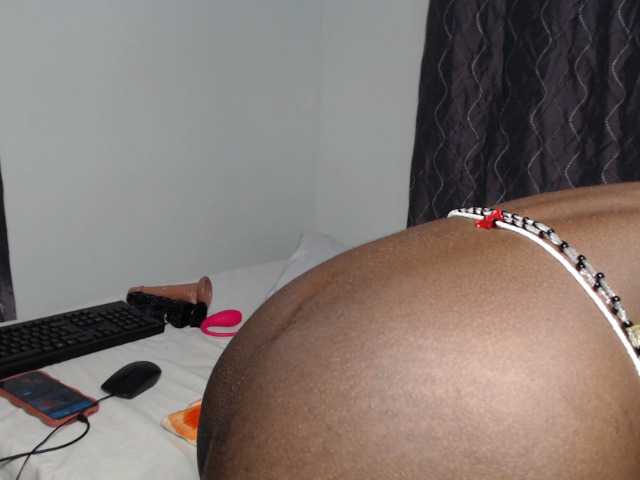 Kikkysue live cam on BongaCams