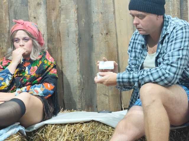 стрип от BarnDebauchery