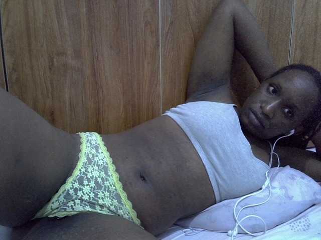 Cindy04 live cam on BongaCams