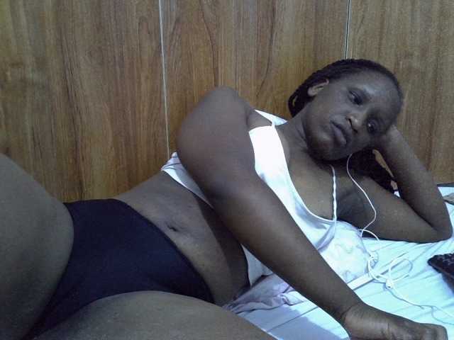 Cindy04 live cam on BongaCams