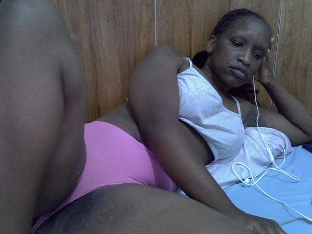 Cindy04 live cam on BongaCams