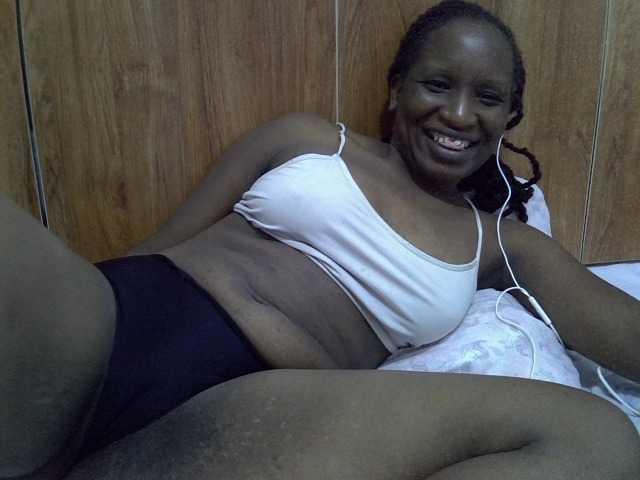 Cindy04 live cam on BongaCams