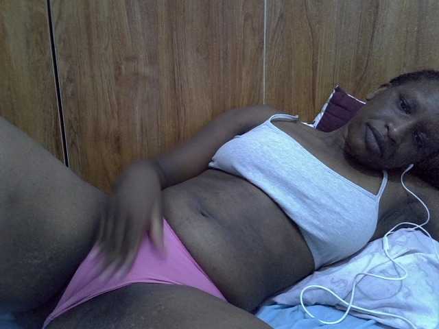 Cindy04, en directo ahora en BongaCams