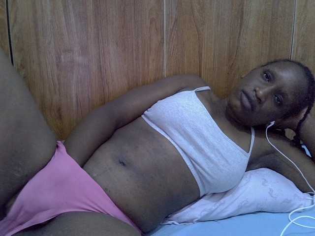 Cindy04 live cam on BongaCams