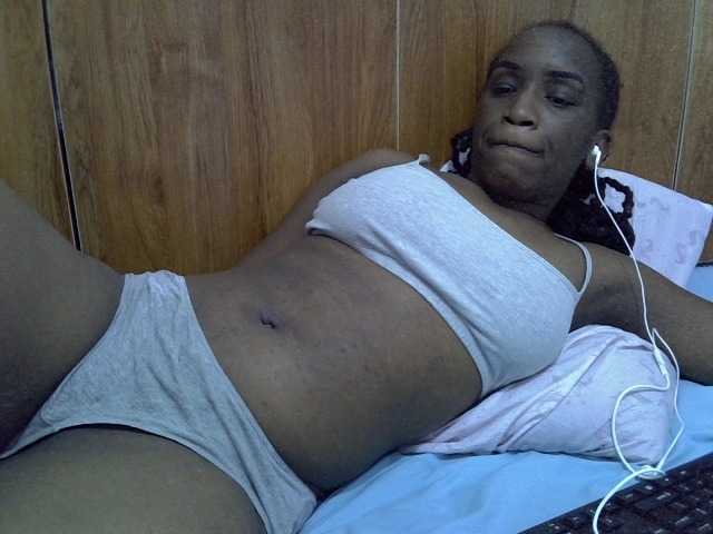 Cindy04 live cam on BongaCams