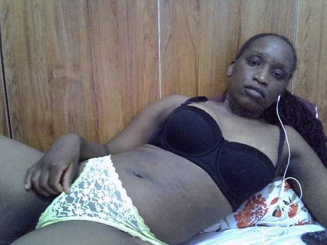 le modèle Cindy04 est en webcam porno dans un show sur le site bongacams, il possède les tags suivants: Ebony,Brunette,Hairy