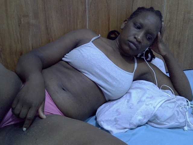 Cindy04, live now on BongaCams