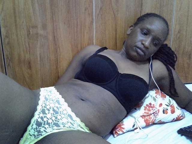 Cindy04 live cam on BongaCams