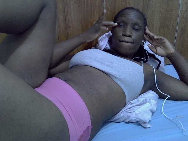 Cindy04 live cam on BongaCams