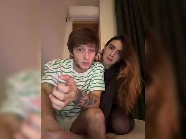 le modèle MagicCouple est en webcam porno dans un show sur le site bongacams, il possède les tags suivants: White/Caucasian,Brunette,Shaved